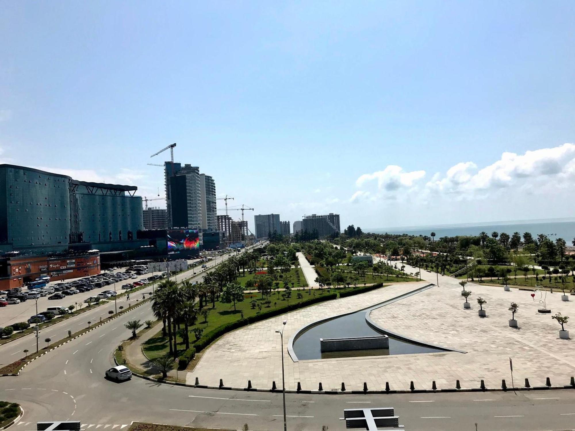 Orbi Beach Tower Aparts Батуми Екстериор снимка